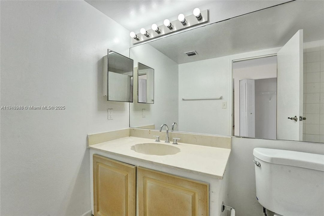 For Sale: $399,000 (2 beds, 2 baths, 1030 Square Feet)