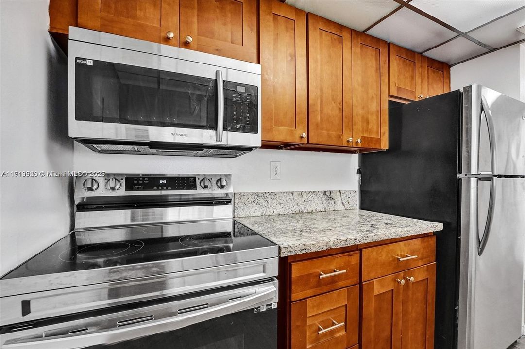 For Sale: $399,000 (2 beds, 2 baths, 1030 Square Feet)