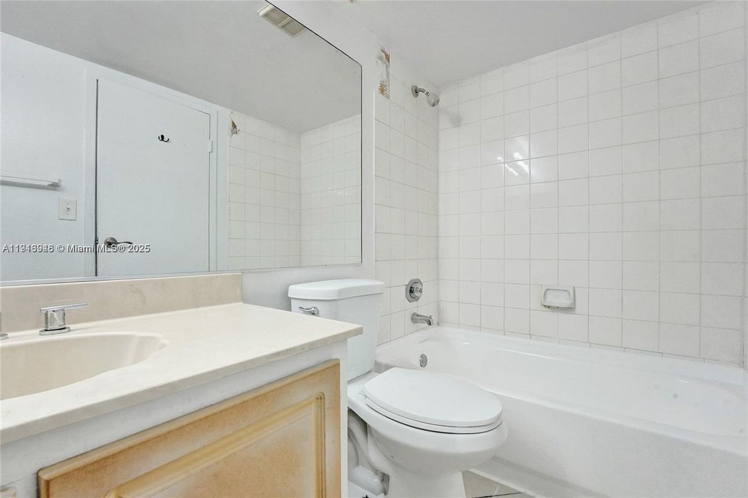 For Sale: $399,000 (2 beds, 2 baths, 1030 Square Feet)