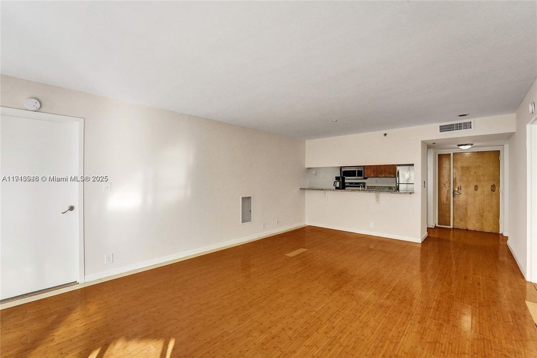 For Sale: $399,000 (2 beds, 2 baths, 1030 Square Feet)