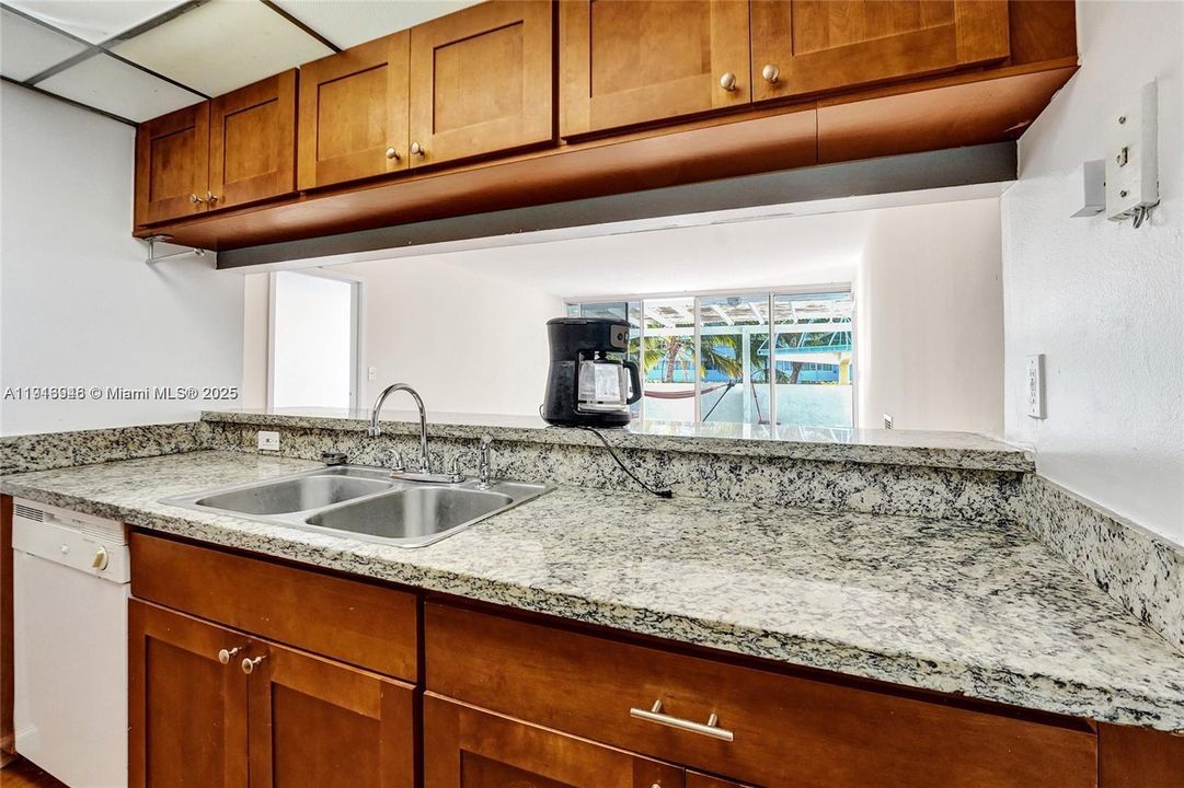 For Sale: $399,000 (2 beds, 2 baths, 1030 Square Feet)