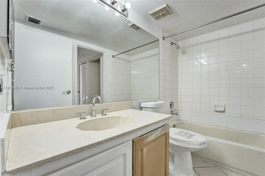 For Sale: $399,000 (2 beds, 2 baths, 1030 Square Feet)