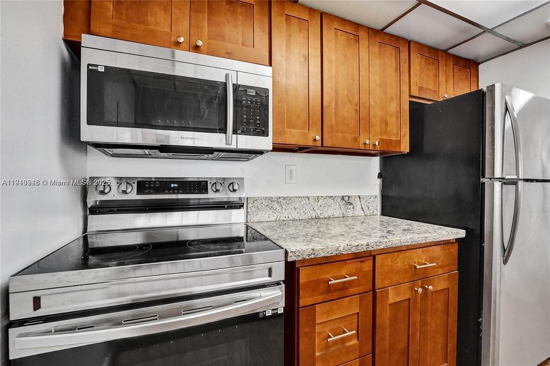 For Sale: $399,000 (2 beds, 2 baths, 1030 Square Feet)