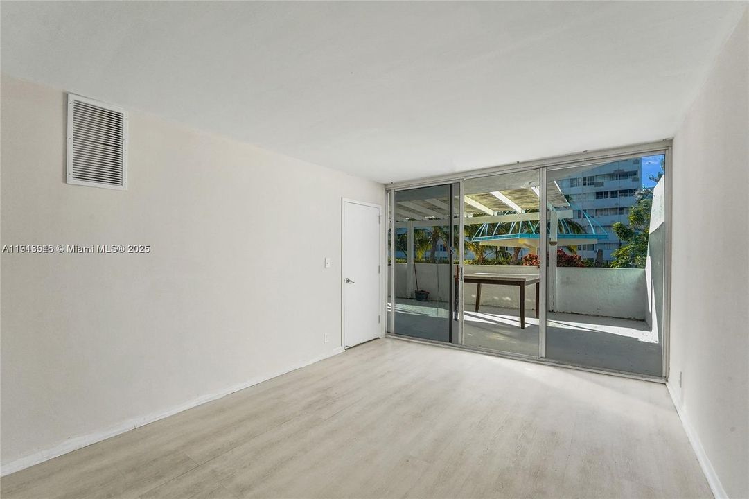 For Sale: $399,000 (2 beds, 2 baths, 1030 Square Feet)