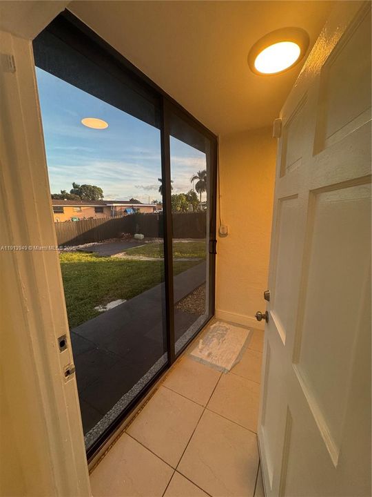 出租: $3,575 (4 贝兹, 2 浴室, 1608 平方英尺)