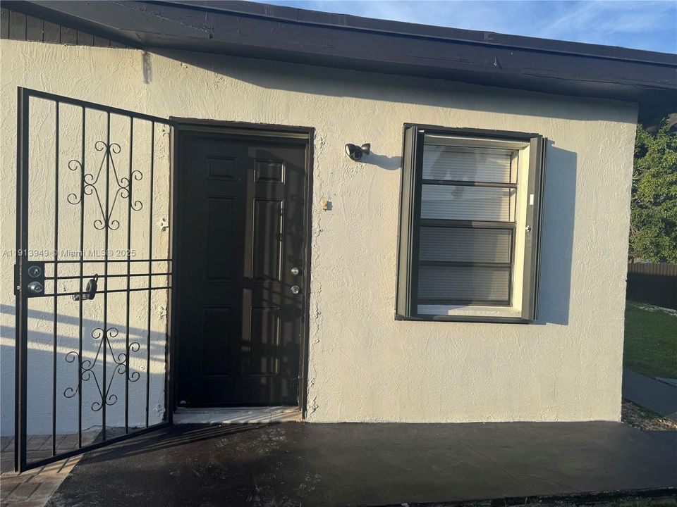 出租: $3,575 (4 贝兹, 2 浴室, 1608 平方英尺)