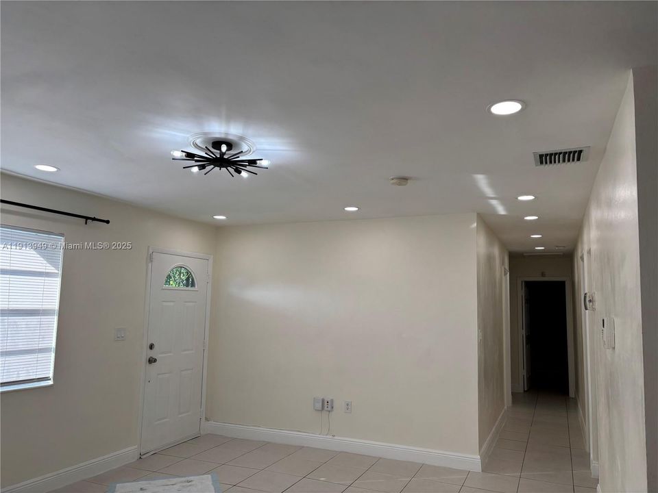 出租: $3,575 (4 贝兹, 2 浴室, 1608 平方英尺)