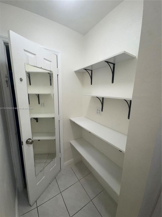 出租: $3,575 (4 贝兹, 2 浴室, 1608 平方英尺)