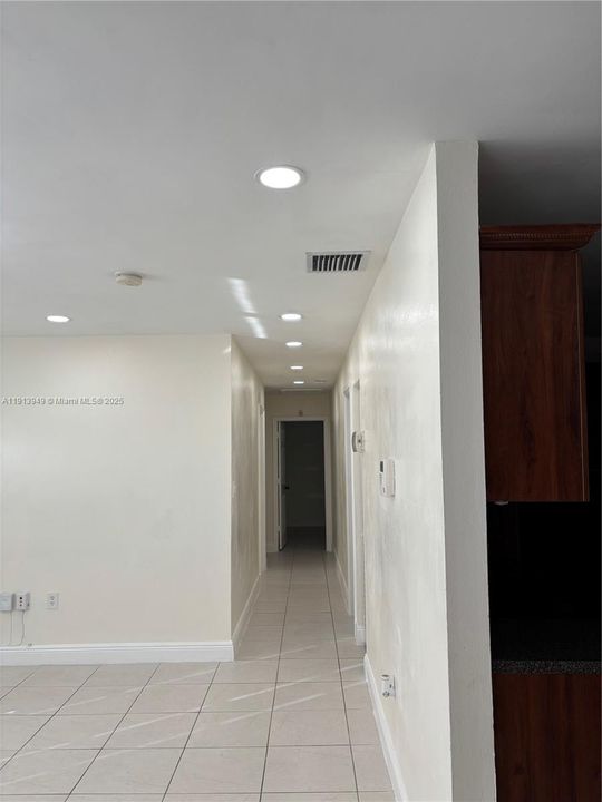 出租: $3,575 (4 贝兹, 2 浴室, 1608 平方英尺)