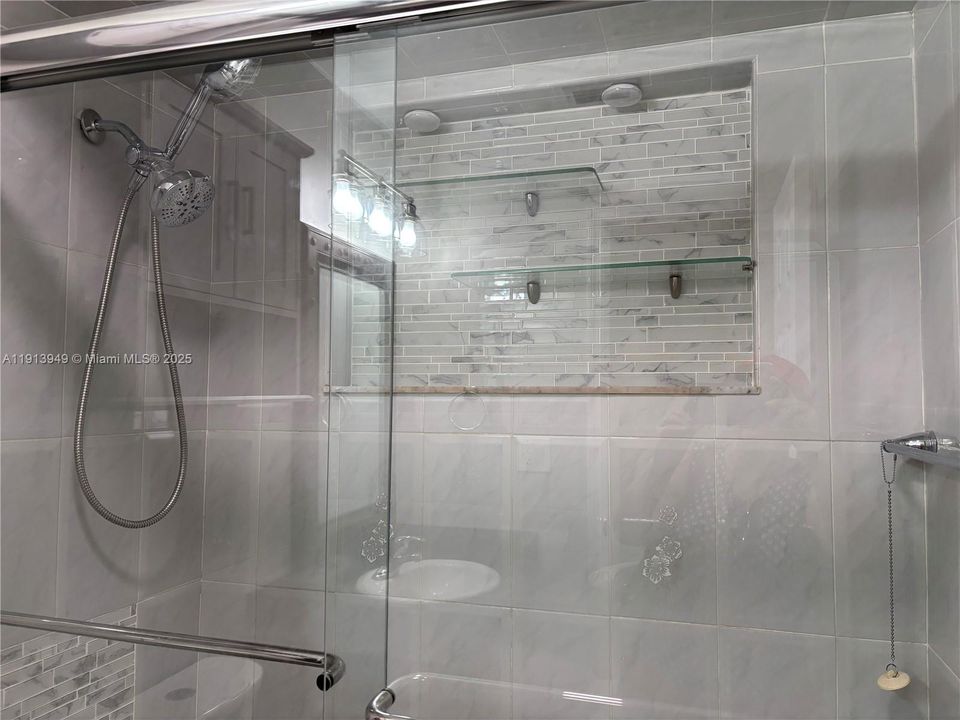 出租: $3,575 (4 贝兹, 2 浴室, 1608 平方英尺)