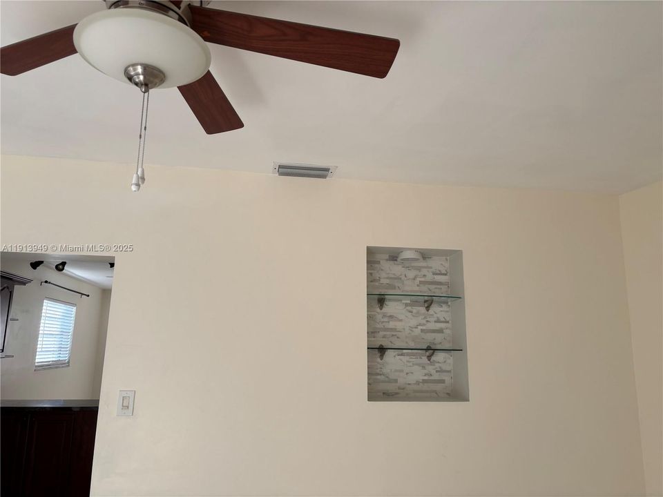 出租: $3,575 (4 贝兹, 2 浴室, 1608 平方英尺)