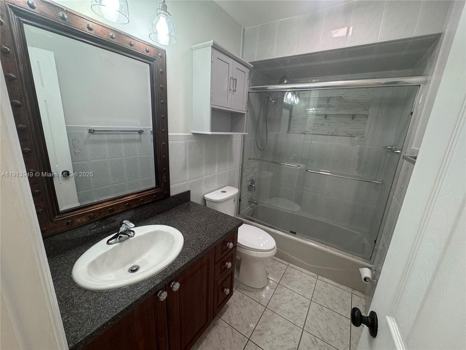 出租: $3,575 (4 贝兹, 2 浴室, 1608 平方英尺)