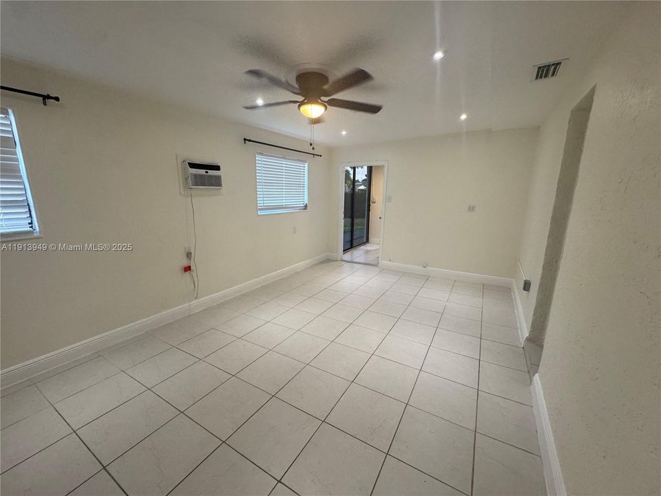 出租: $3,575 (4 贝兹, 2 浴室, 1608 平方英尺)