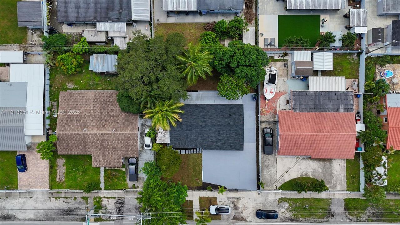 Active With Contract: $649,900 (3 beds, 3 baths, 1212 Square Feet)