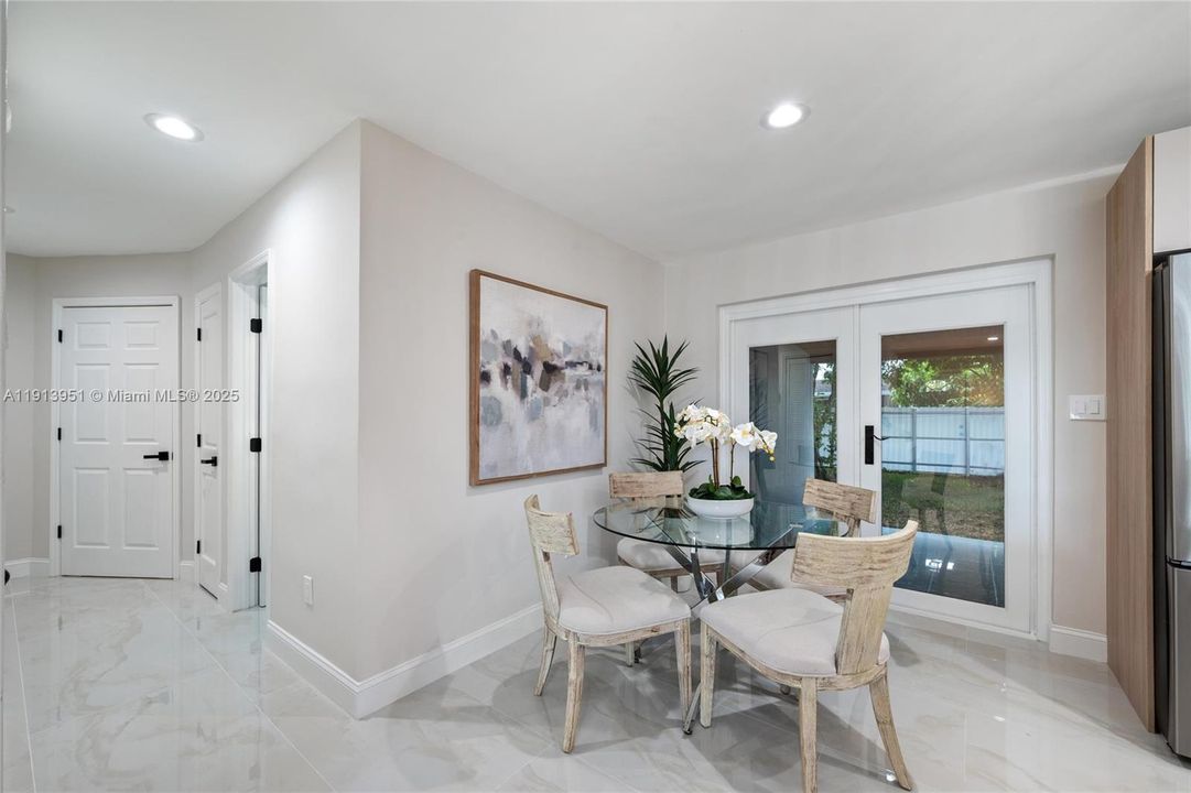 Active With Contract: $649,900 (3 beds, 3 baths, 1212 Square Feet)
