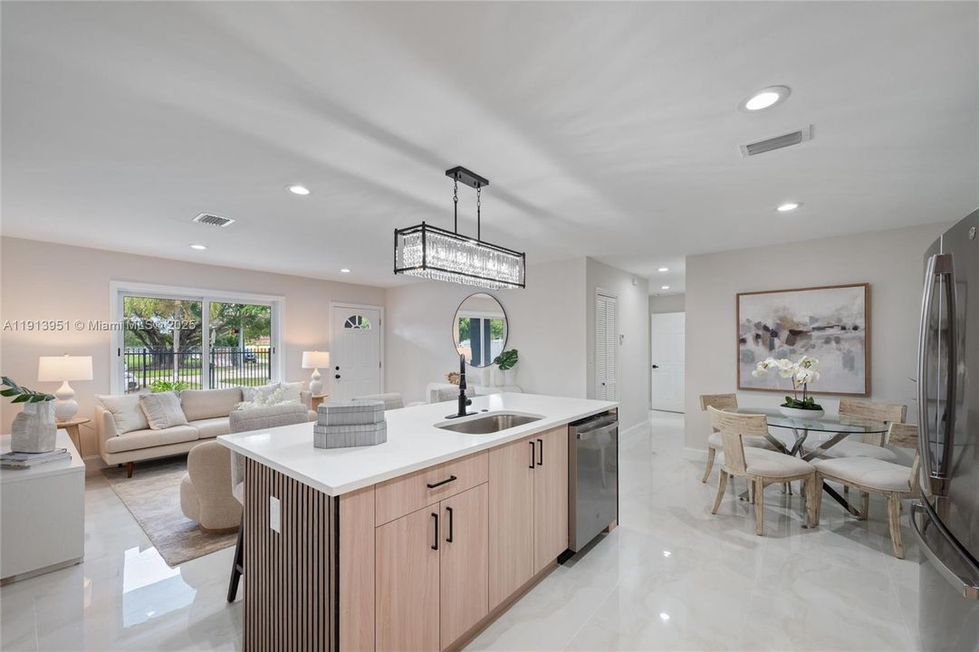 Active With Contract: $649,900 (3 beds, 3 baths, 1212 Square Feet)