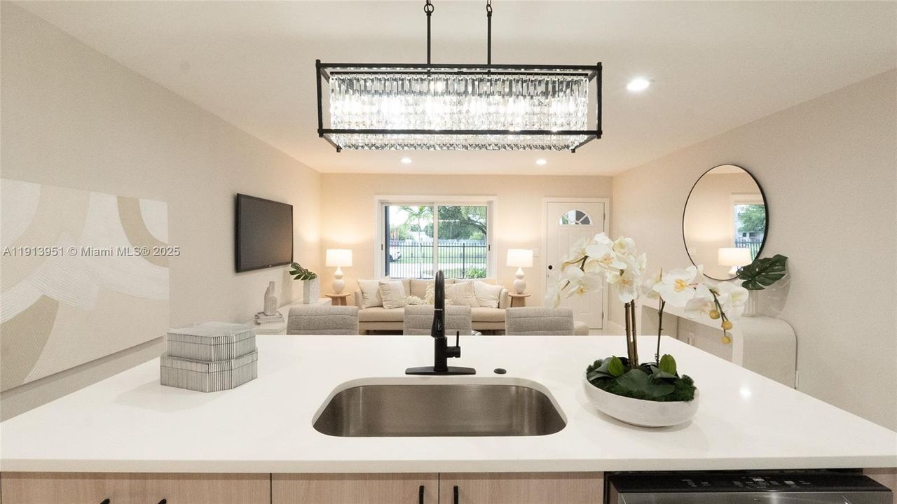 Active With Contract: $649,900 (3 beds, 3 baths, 1212 Square Feet)