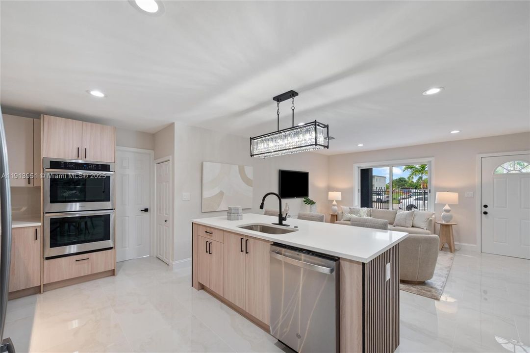 Active With Contract: $649,900 (3 beds, 3 baths, 1212 Square Feet)