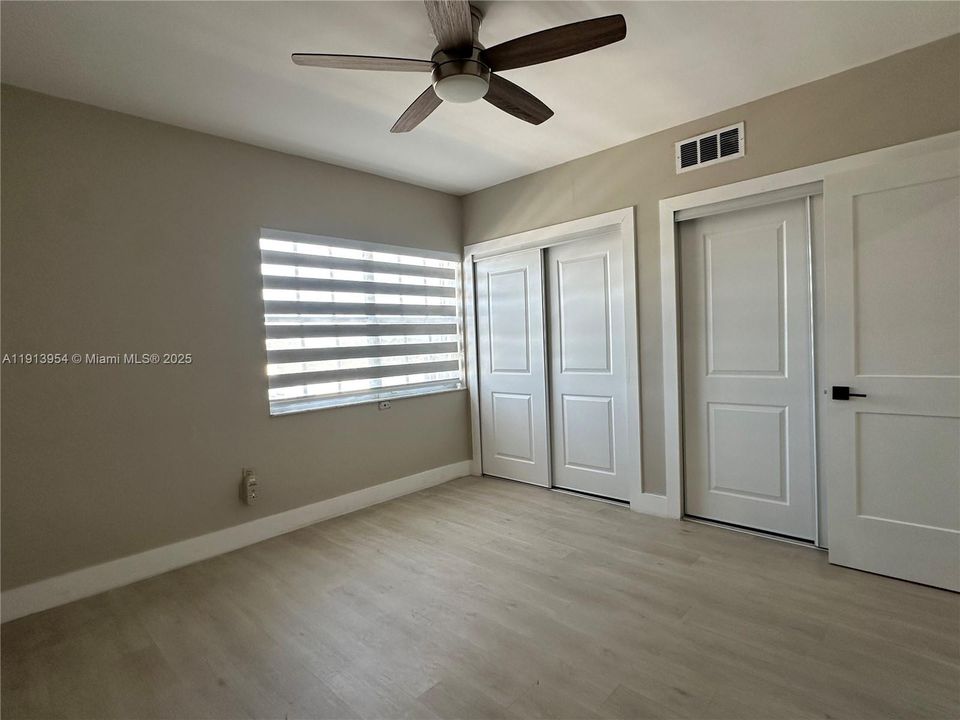 合同活跃: $1,900 (1 贝兹, 1 浴室, 728 平方英尺)