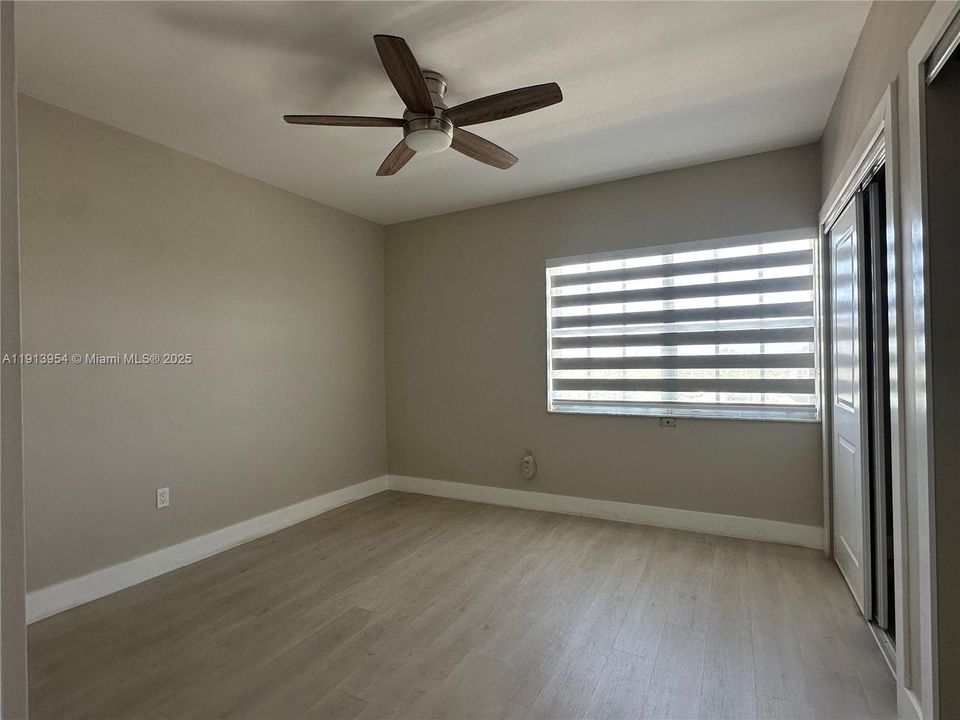 合同活跃: $1,900 (1 贝兹, 1 浴室, 728 平方英尺)