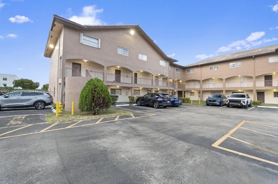 En Venta: $295,000 (2 camas, 2 baños, 1200 Pies cuadrados)