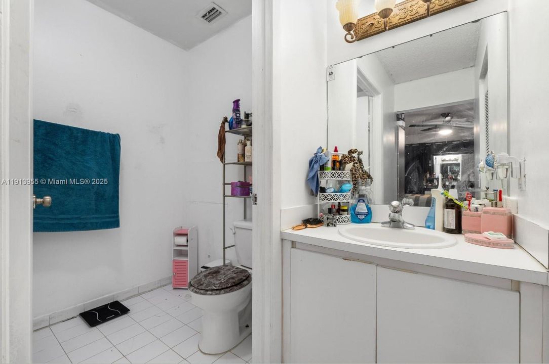 En Venta: $295,000 (2 camas, 2 baños, 1200 Pies cuadrados)