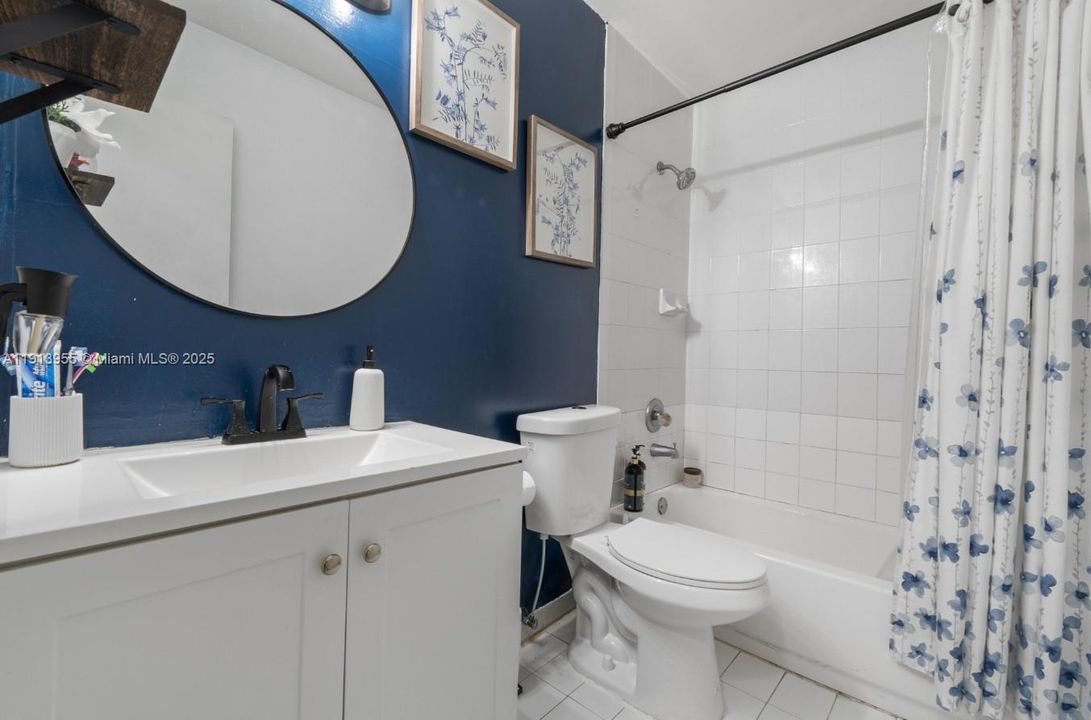 En Venta: $295,000 (2 camas, 2 baños, 1200 Pies cuadrados)