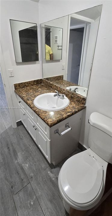 Active With Contract: $1,900 (2 beds, 1 baths, 750 Square Feet)