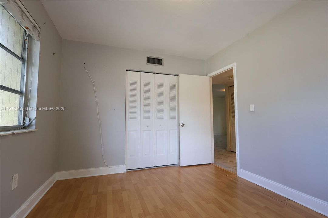 待售: $250,000 (3 贝兹, 2 浴室, 1180 平方英尺)