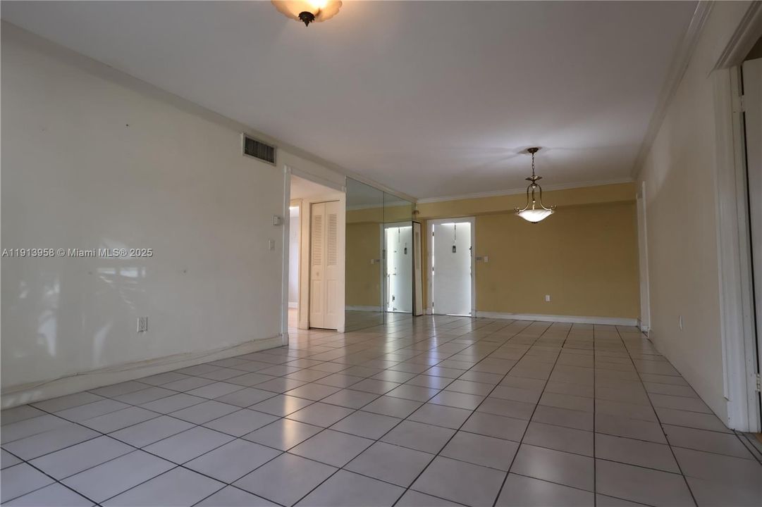 待售: $250,000 (3 贝兹, 2 浴室, 1180 平方英尺)