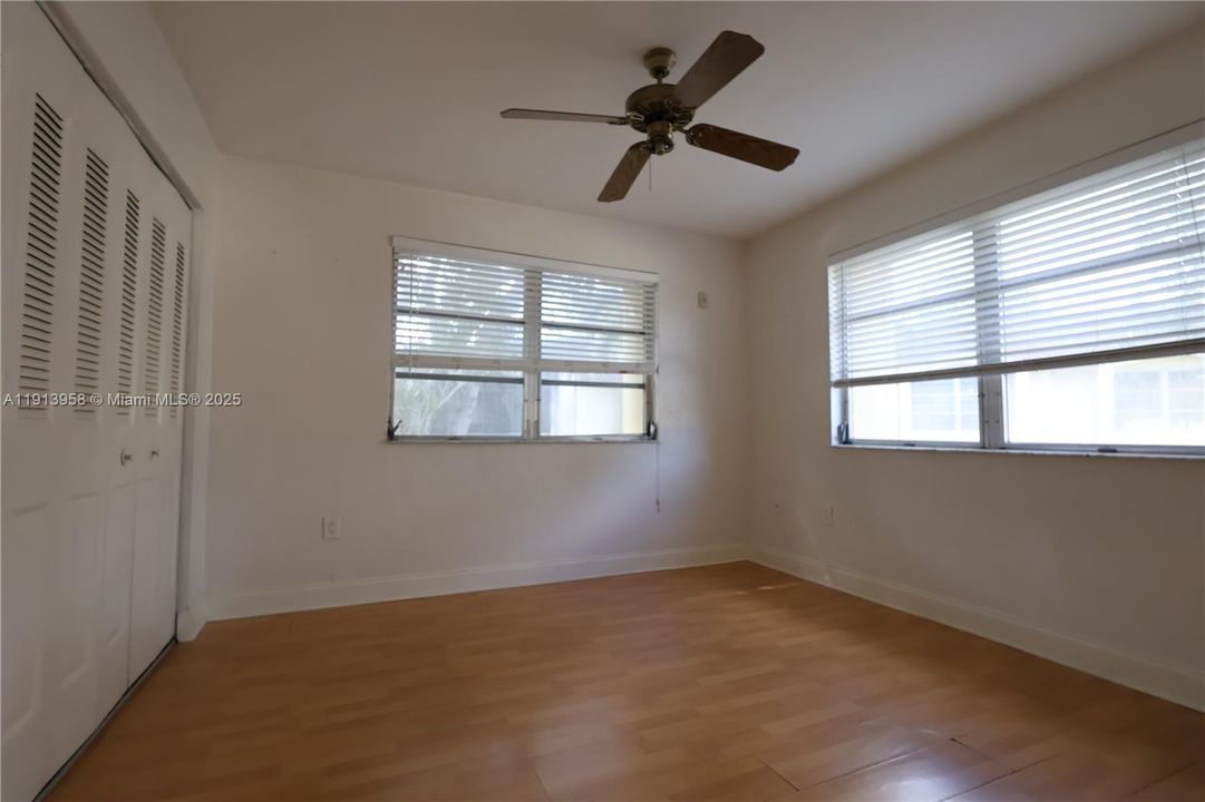 待售: $250,000 (3 贝兹, 2 浴室, 1180 平方英尺)