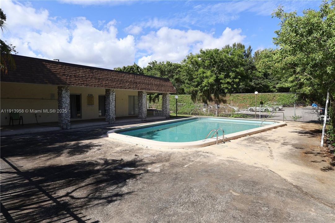 待售: $250,000 (3 贝兹, 2 浴室, 1180 平方英尺)