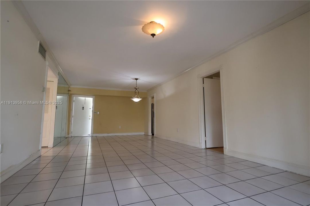 待售: $250,000 (3 贝兹, 2 浴室, 1180 平方英尺)