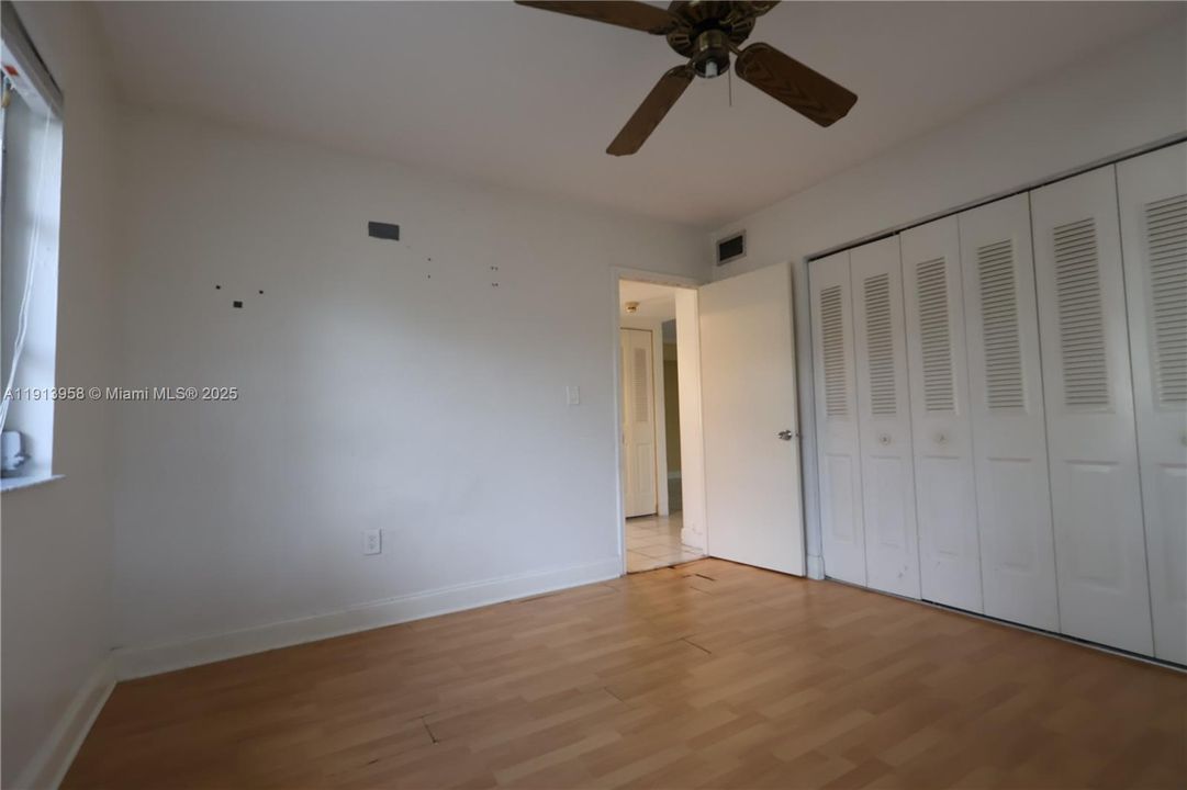 待售: $250,000 (3 贝兹, 2 浴室, 1180 平方英尺)