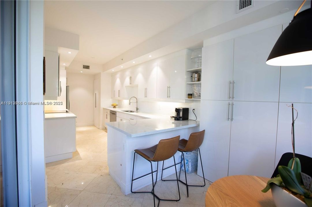 待售: $2,295,000 (3 贝兹, 3 浴室, 2174 平方英尺)