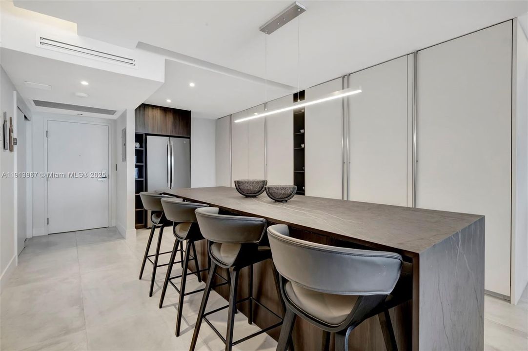 For Rent: $25,000 (2 beds, 2 baths, 1720 Square Feet)