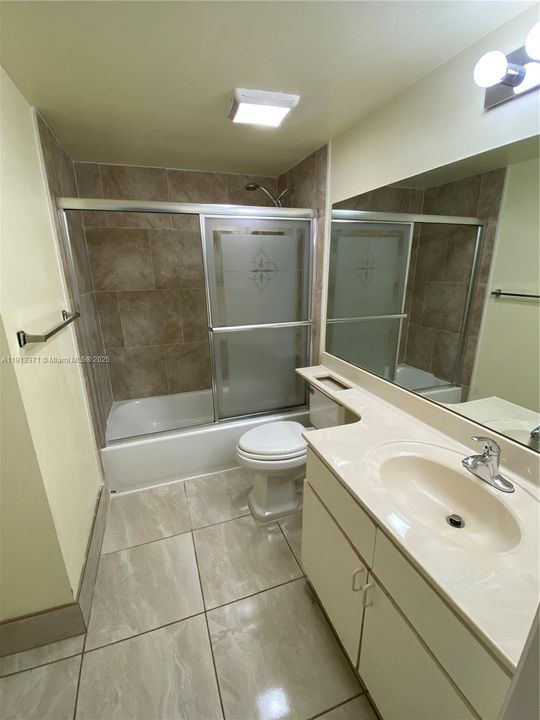 合同活跃: $195,000 (1 贝兹, 1 浴室, 700 平方英尺)