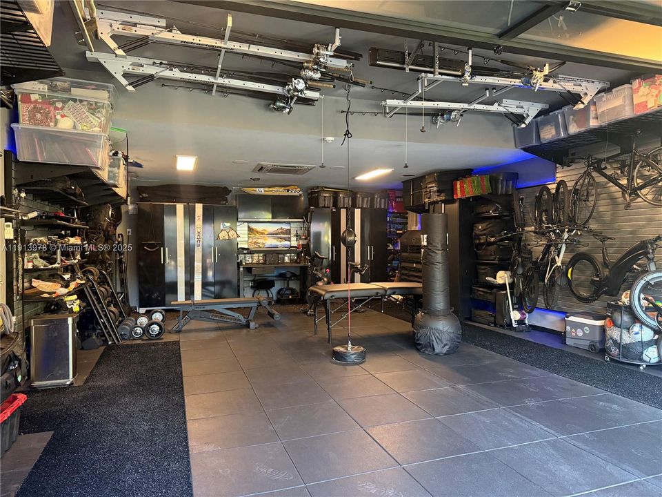 En Renta: $40,000 (5 camas, 3 baños, 4818 Pies cuadrados)