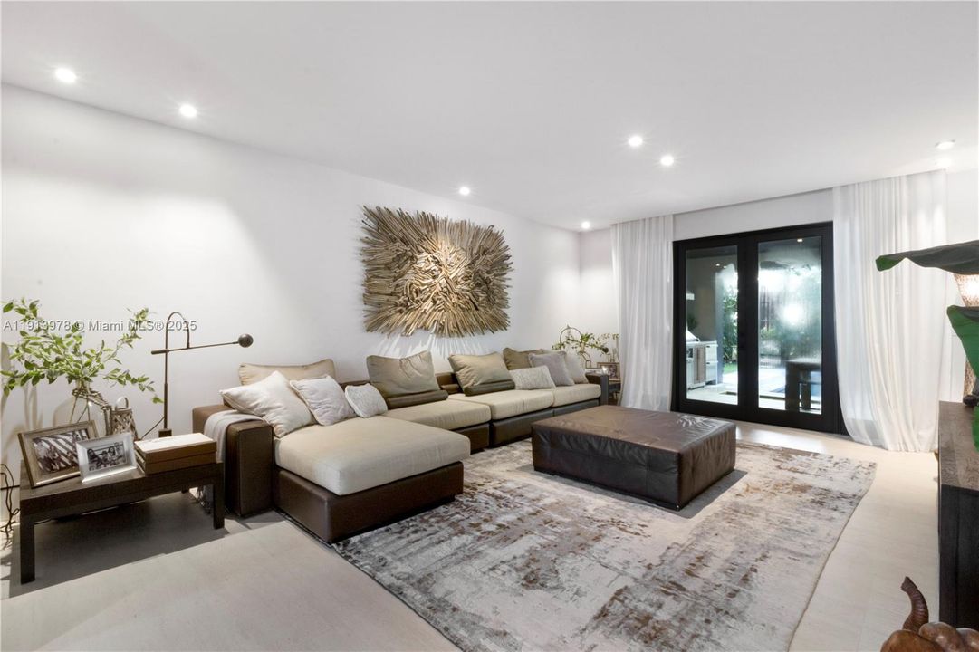 En Renta: $40,000 (5 camas, 3 baños, 4818 Pies cuadrados)