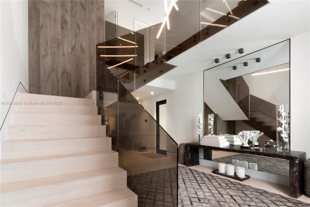 En Renta: $40,000 (5 camas, 3 baños, 4818 Pies cuadrados)