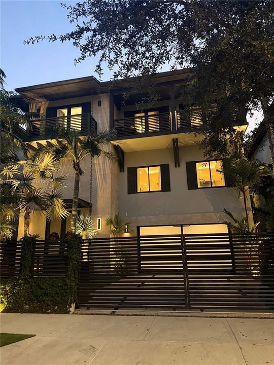 En Renta: $40,000 (5 camas, 3 baños, 4818 Pies cuadrados)