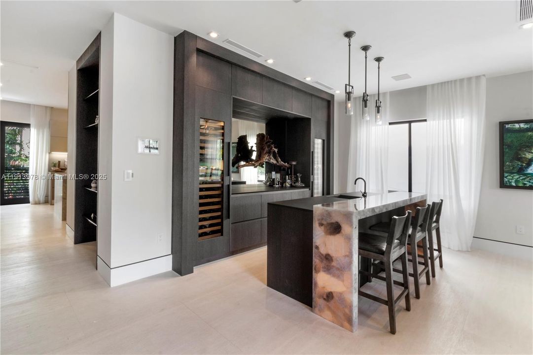 En Renta: $40,000 (5 camas, 3 baños, 4818 Pies cuadrados)