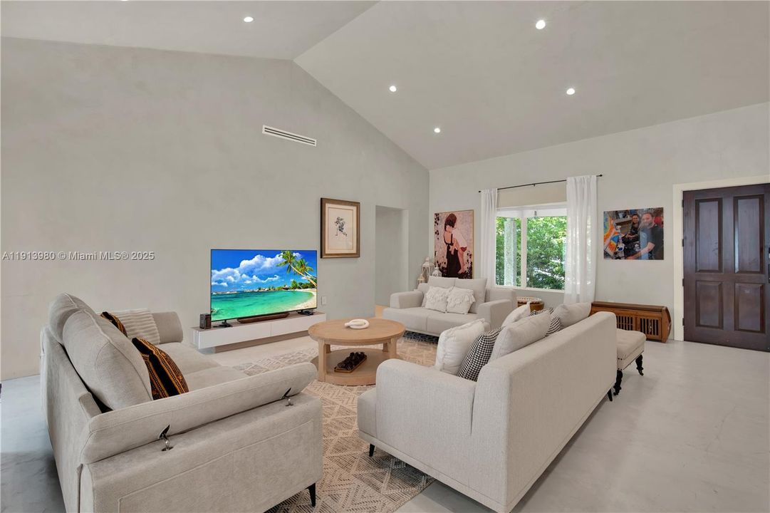 For Sale: $4,600,000 (4 beds, 3 baths, 2171 Square Feet)