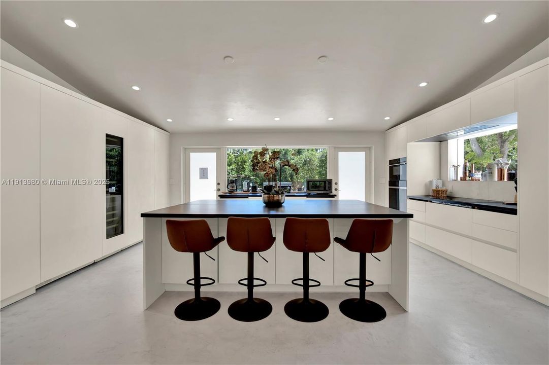 For Sale: $4,600,000 (4 beds, 3 baths, 2171 Square Feet)