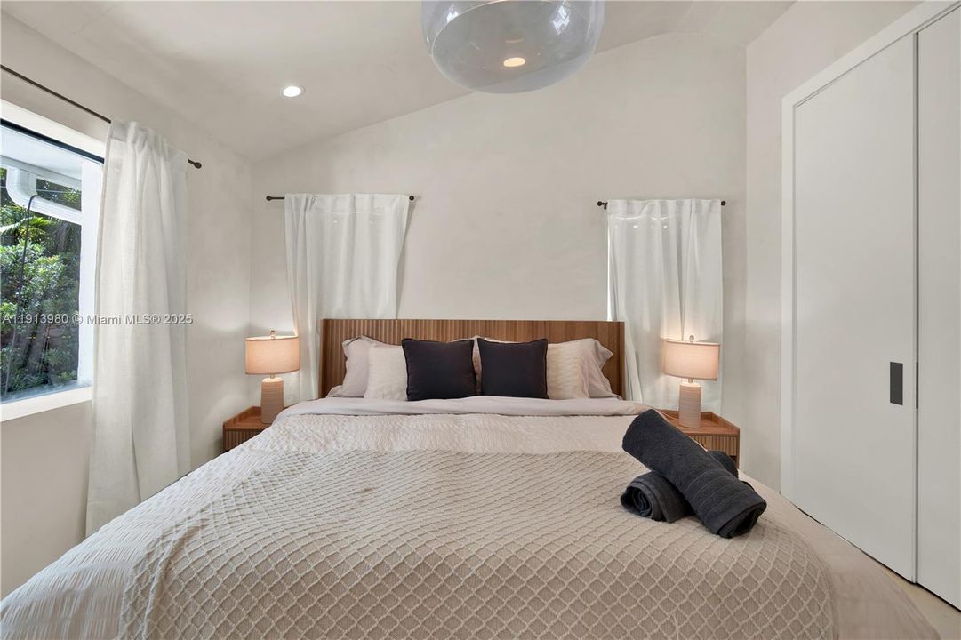 For Sale: $4,600,000 (4 beds, 3 baths, 2171 Square Feet)