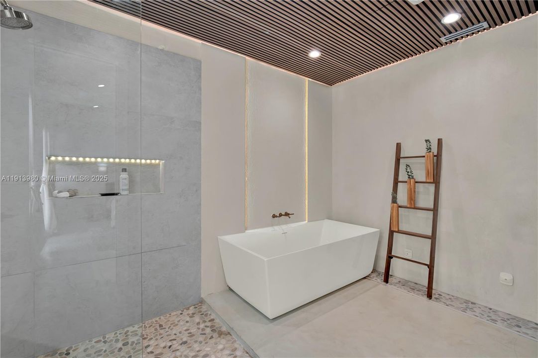 For Sale: $4,600,000 (4 beds, 3 baths, 2171 Square Feet)