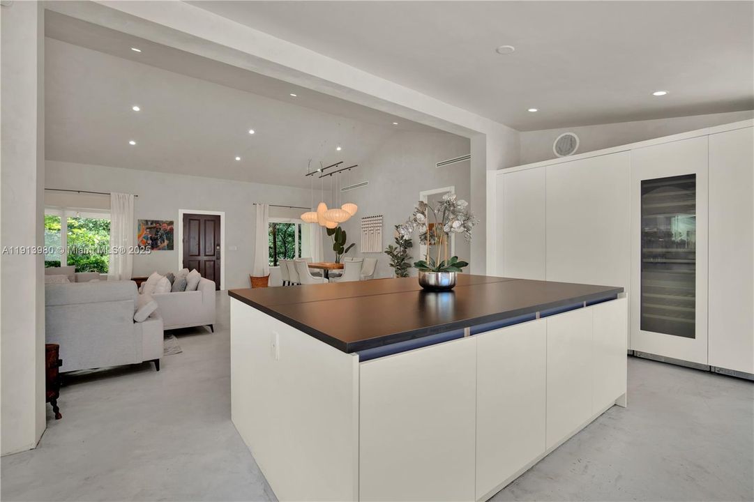 For Sale: $4,600,000 (4 beds, 3 baths, 2171 Square Feet)