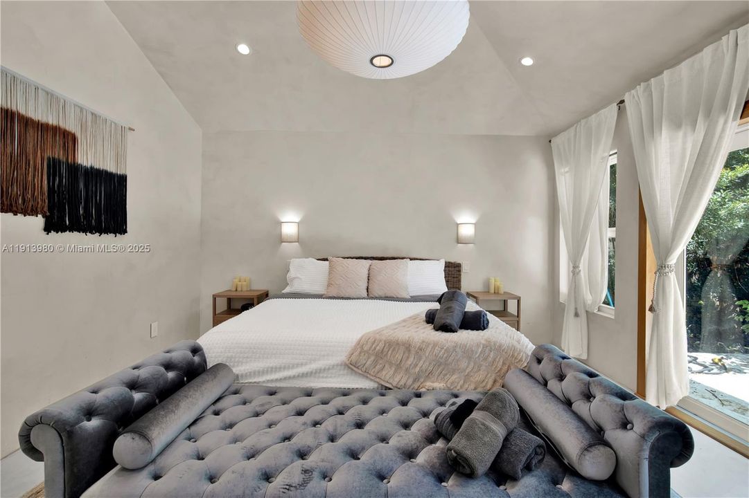 For Sale: $4,600,000 (4 beds, 3 baths, 2171 Square Feet)