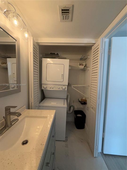 Activo con contrato: $2,300 (1 camas, 1 baños, 600 Pies cuadrados)