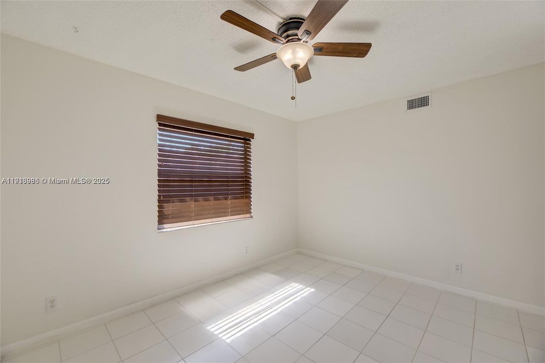 Active With Contract: $2,200 (2 beds, 2 baths, 1140 Square Feet)